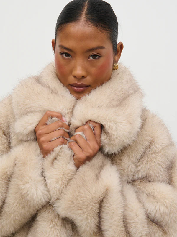 Agatha Short Faux Fur Coat (Beige)