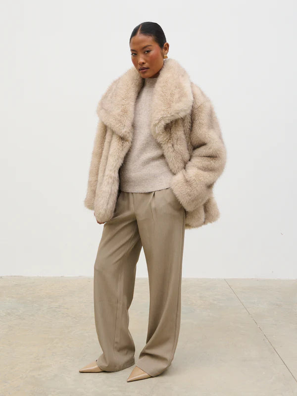 Agatha Short Faux Fur Coat (Beige)