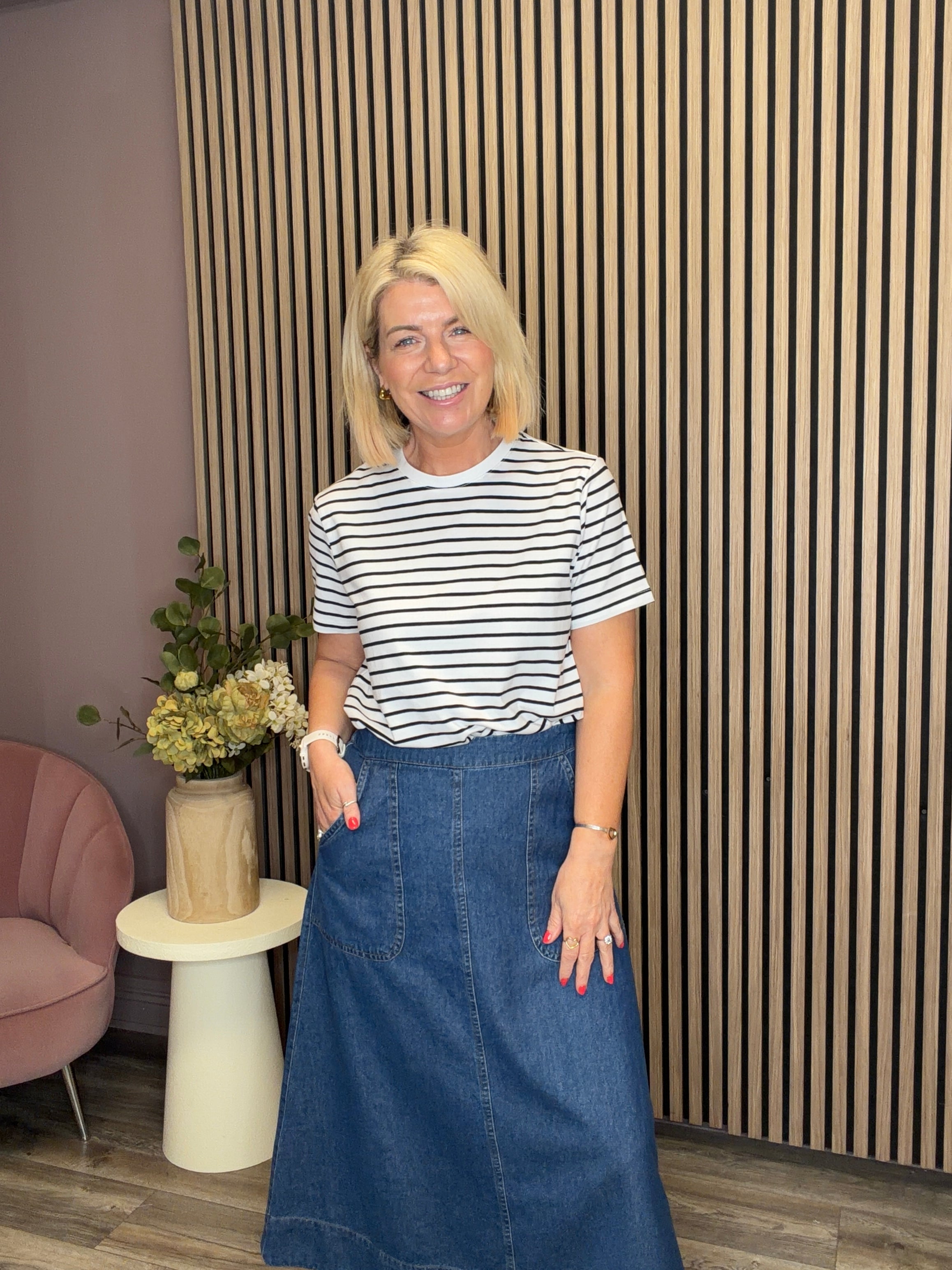 Norah T-Shirt (Black Beauty)