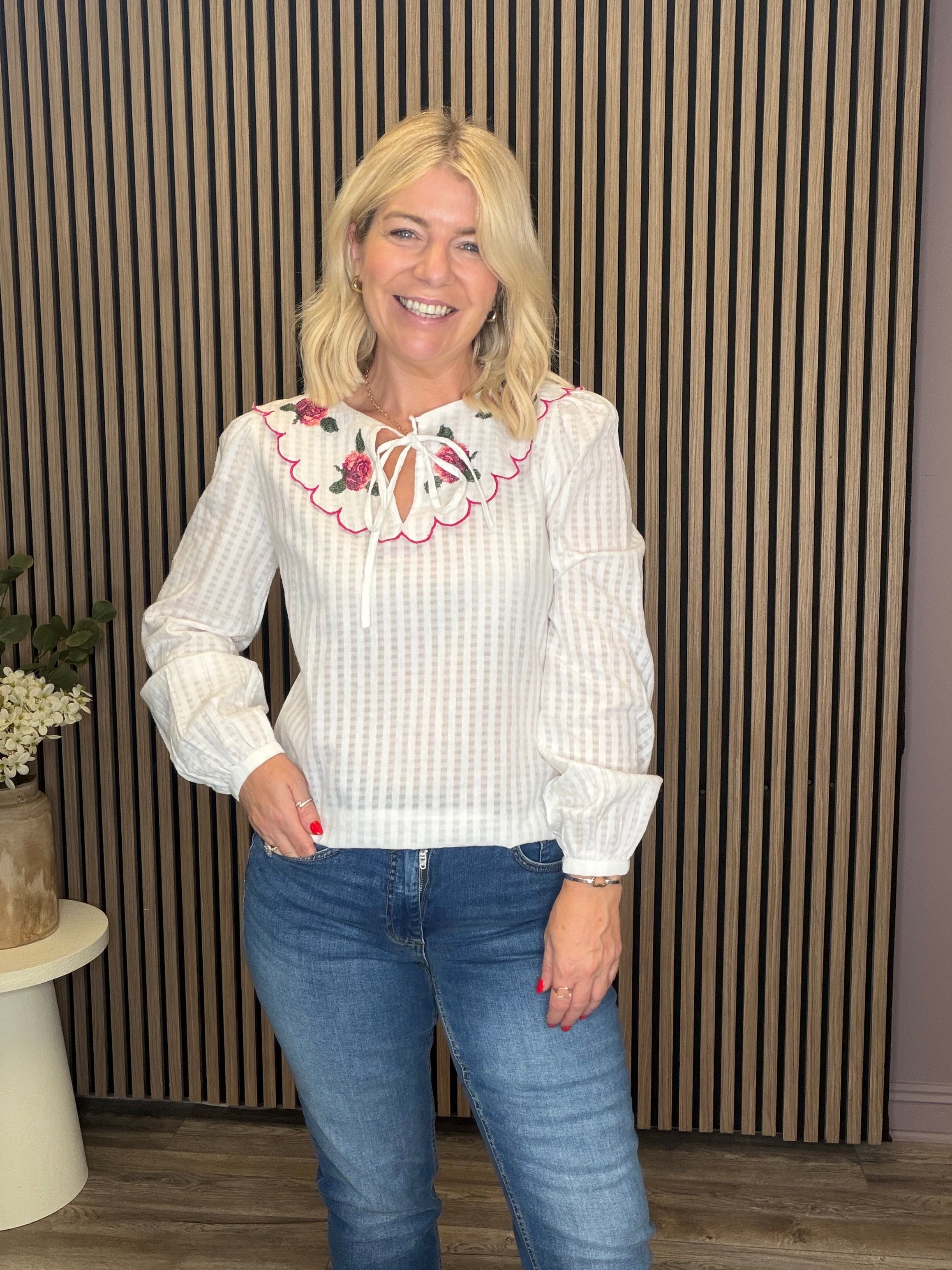 Nessie Blouse (Off White/Roses)
