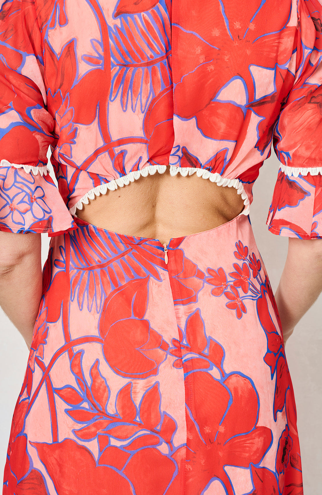 The Amaya Frill Sleeve Open Back Maxi Dress (Red)