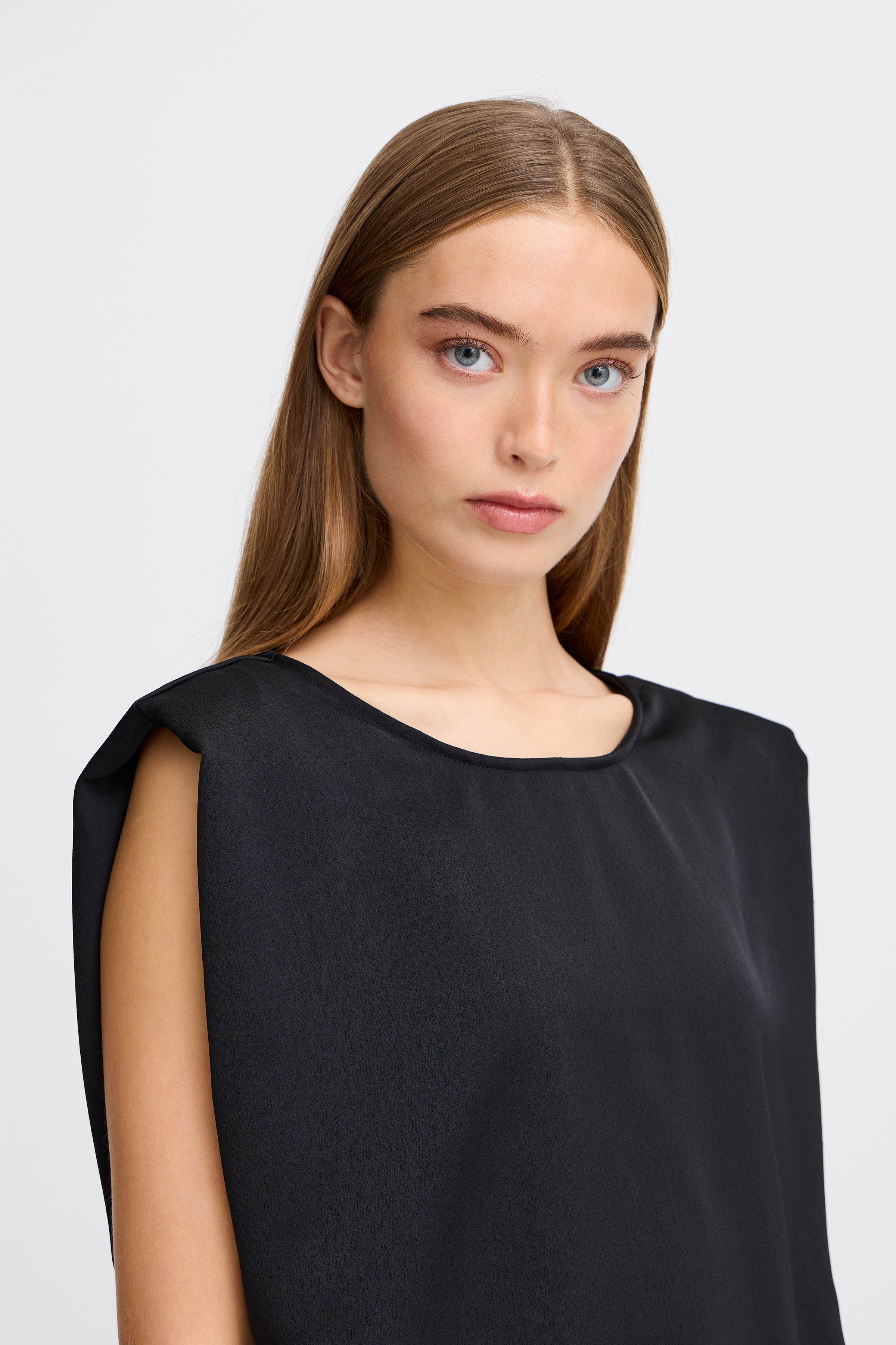 Ricco Sleeveless Top (Black)