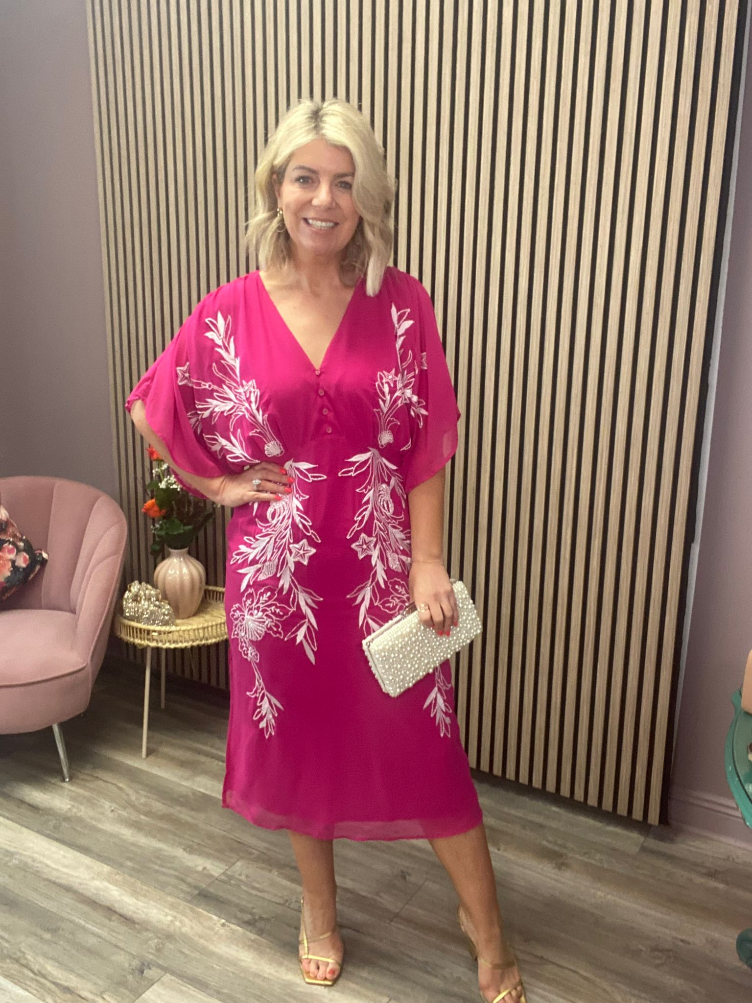 THE CHRISTINE EMBROIDERED FLUTTER SLEEVE PLUNGE NECK MIDI DRESS (PINK/WHITE) CURVE