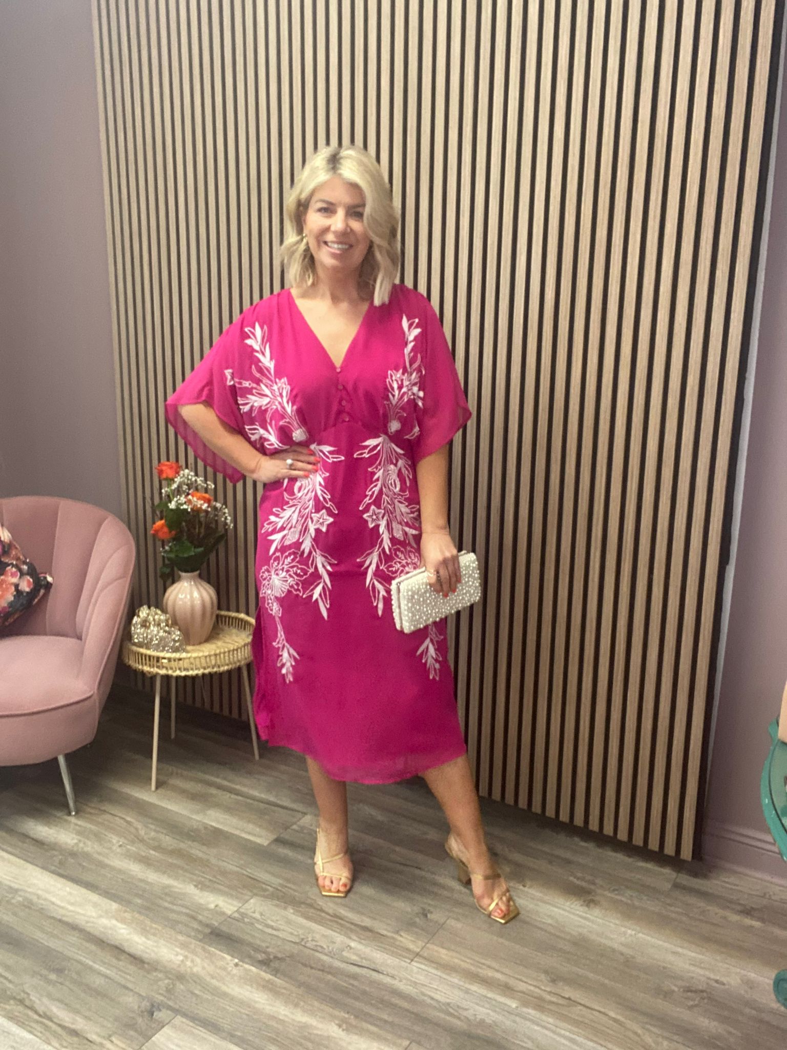 THE CHRISTINE EMBROIDERED FLUTTER SLEEVE PLUNGE NECK MIDI DRESS (PINK/WHITE) CURVE