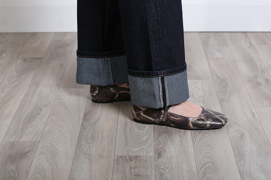 Rose Turn Up Straight Jean (Raw Denim/Short)