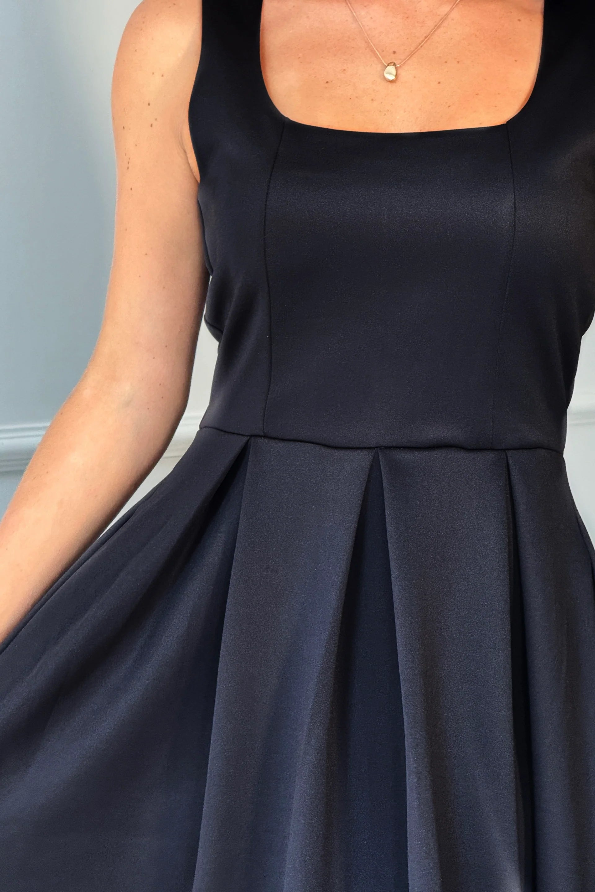 Erica Square Neck Pleated Midi Dress (Black)