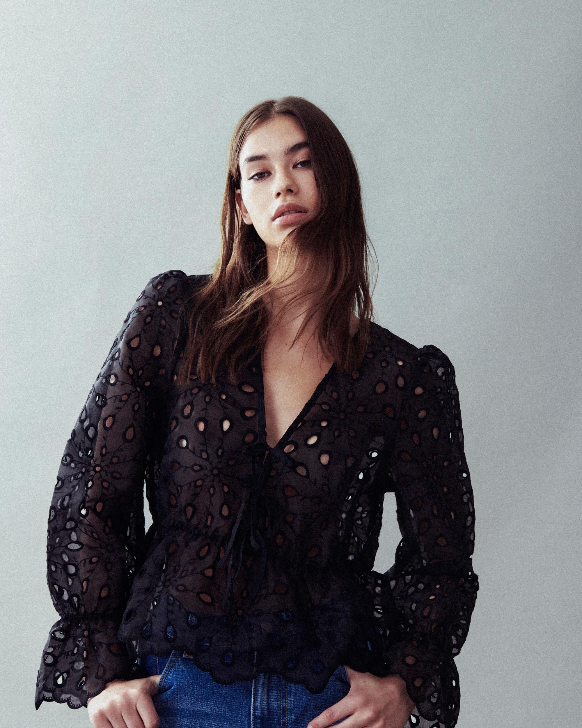 MEDA L/S LACE TOP (BLACK)