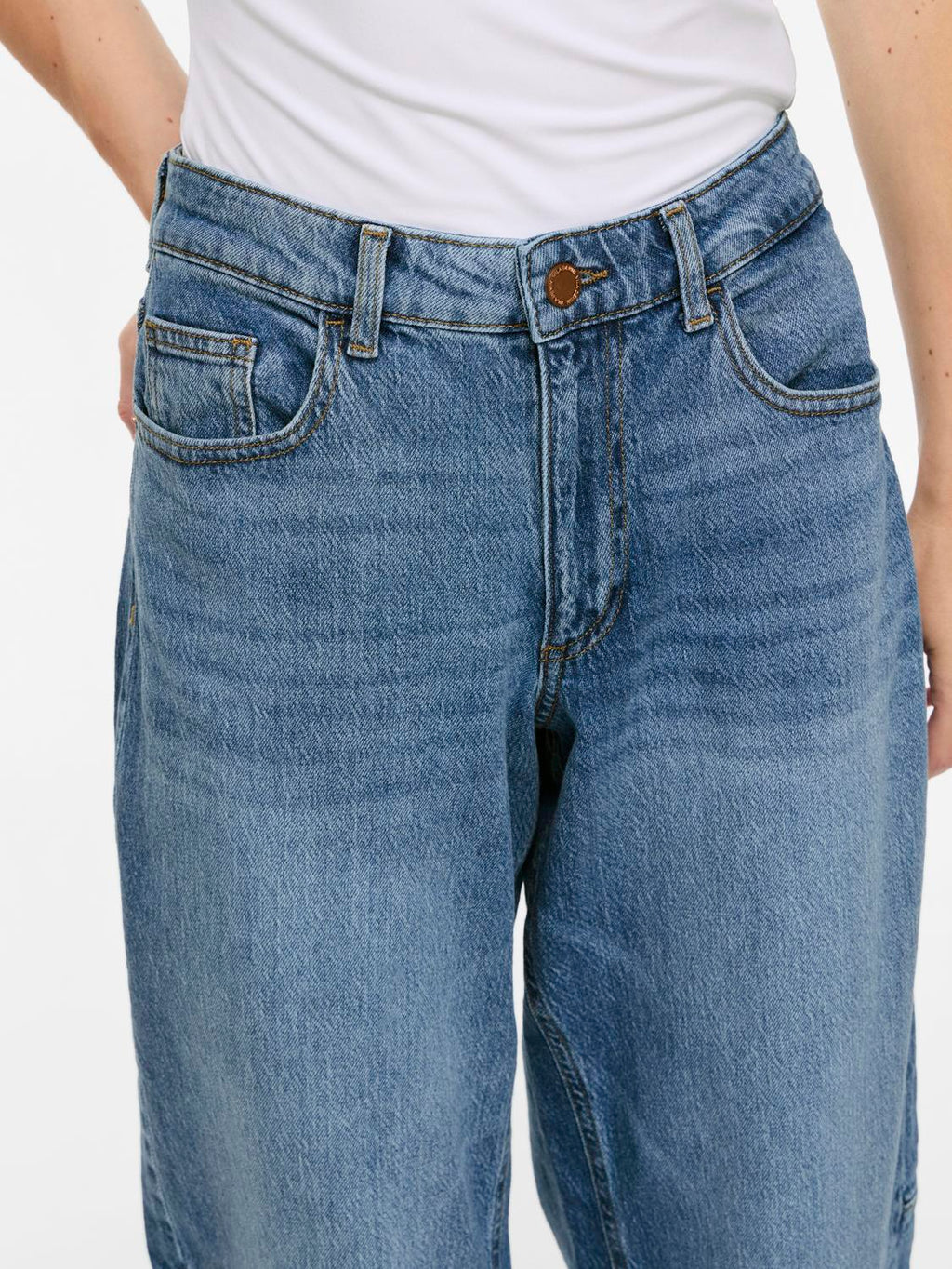 Brady Barrel Jeans (Medium Blue/Wash)