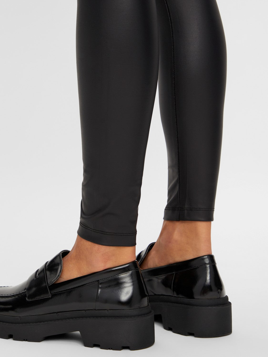 Coirla Shiny Leggings (Black)