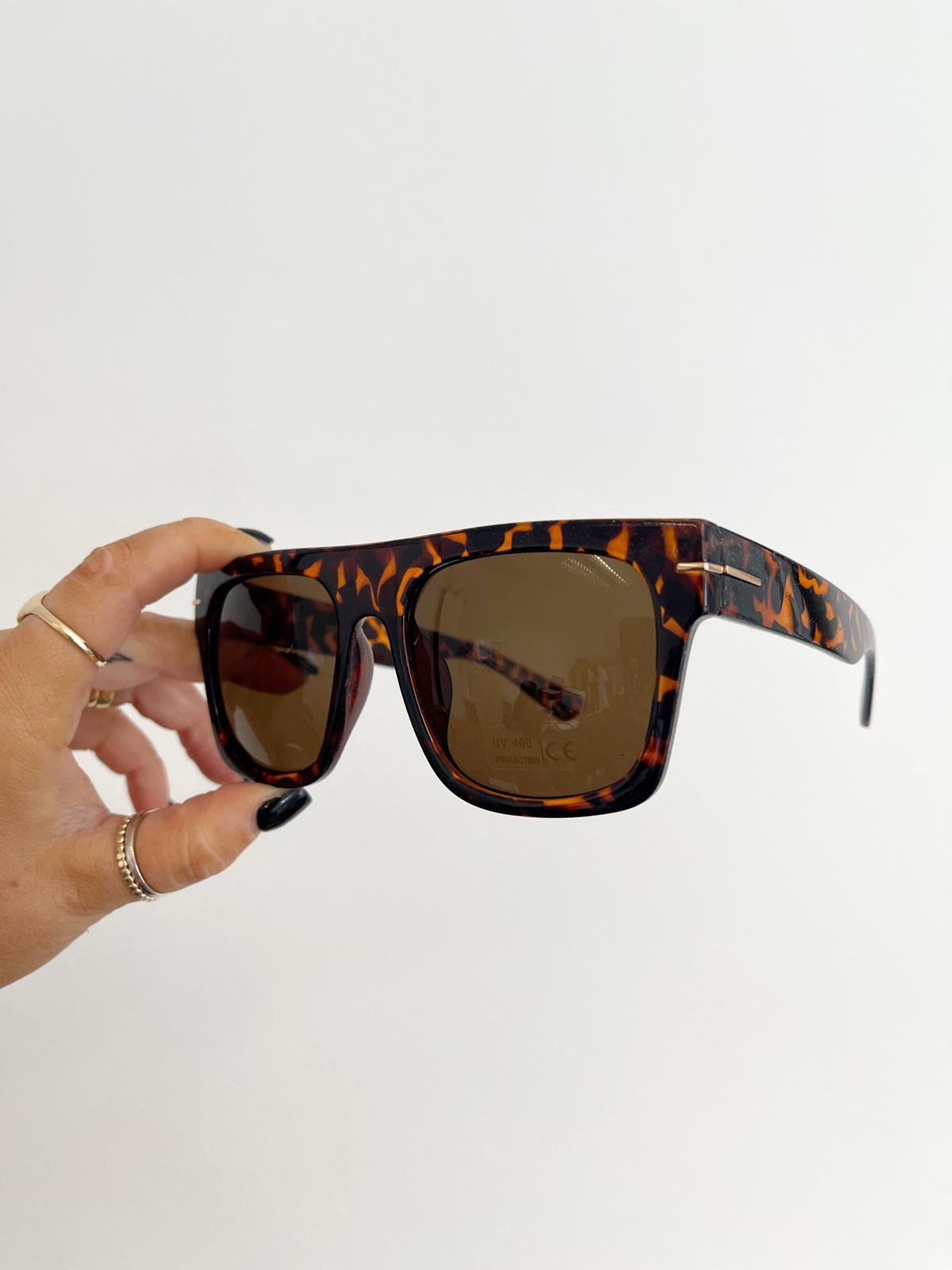 Venius Square Sunglasses (Black)