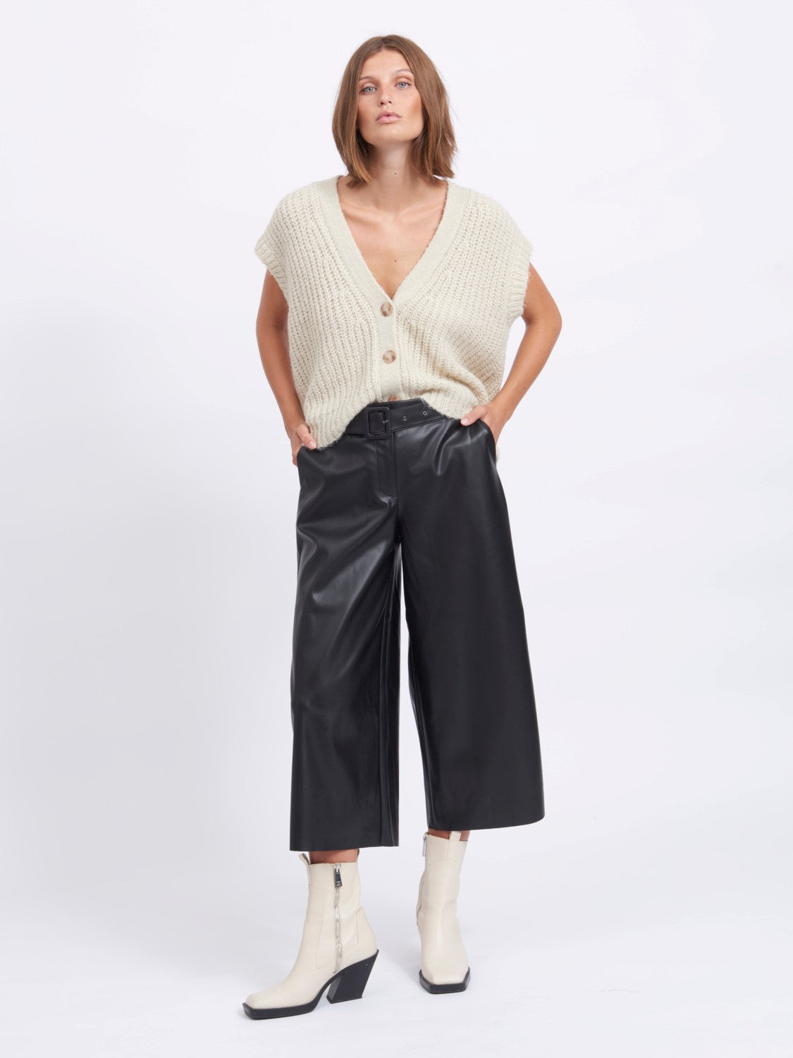 Laurie Cropped Leather Trousers (Black)